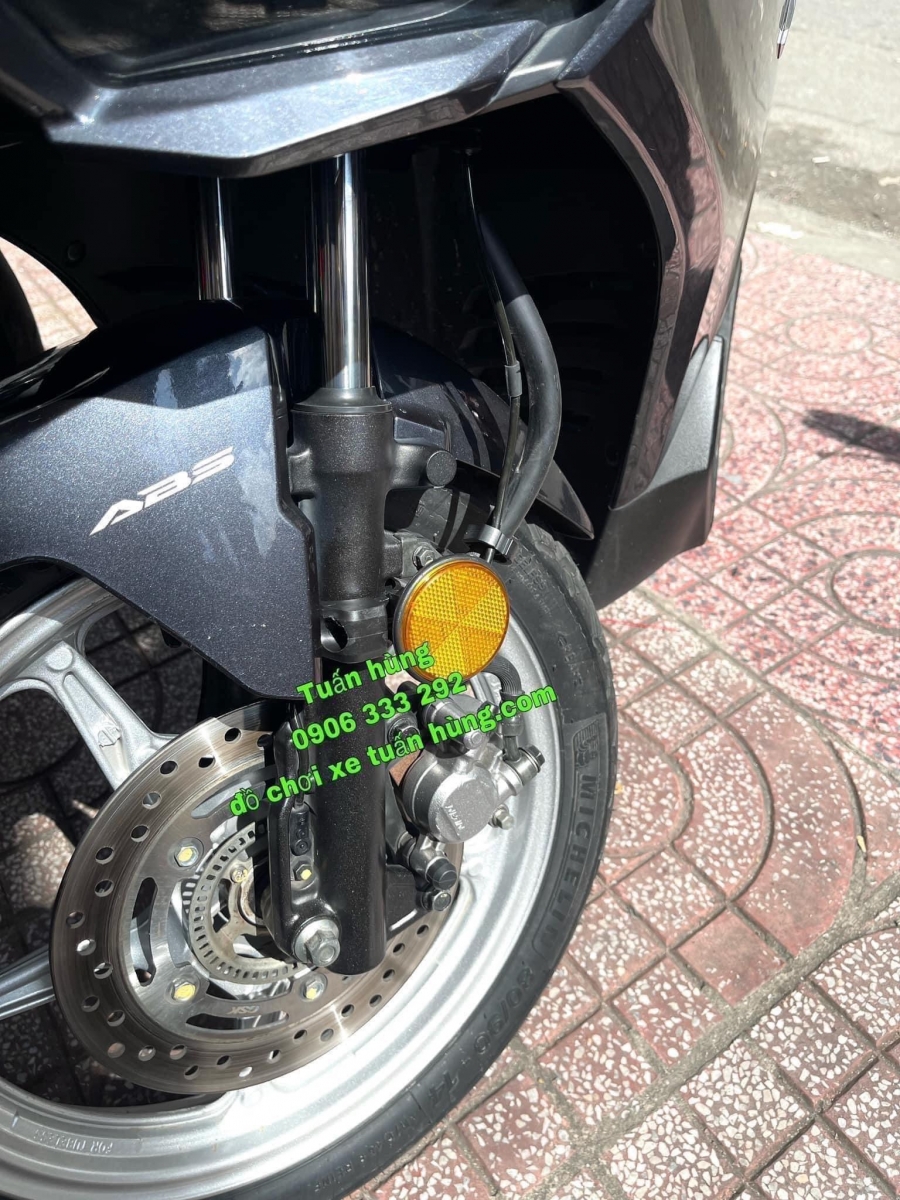 Mắt Mèo Phản Quang Gắn Phuộc Trước Cho Mọi Loại Xe Máy